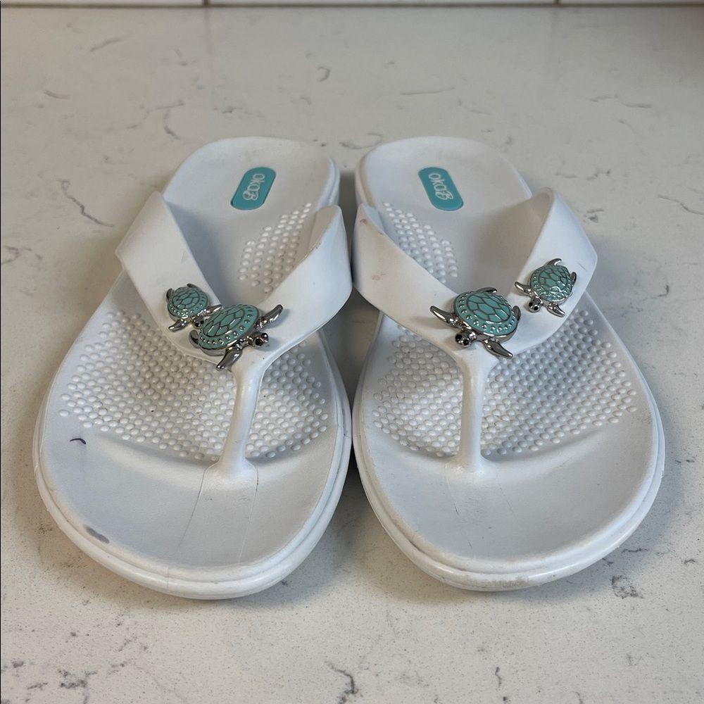 OKA B. White Theresa Sea Turtle Flip Flops Size M/L 8.5-9.5 - Picture 3 of 17